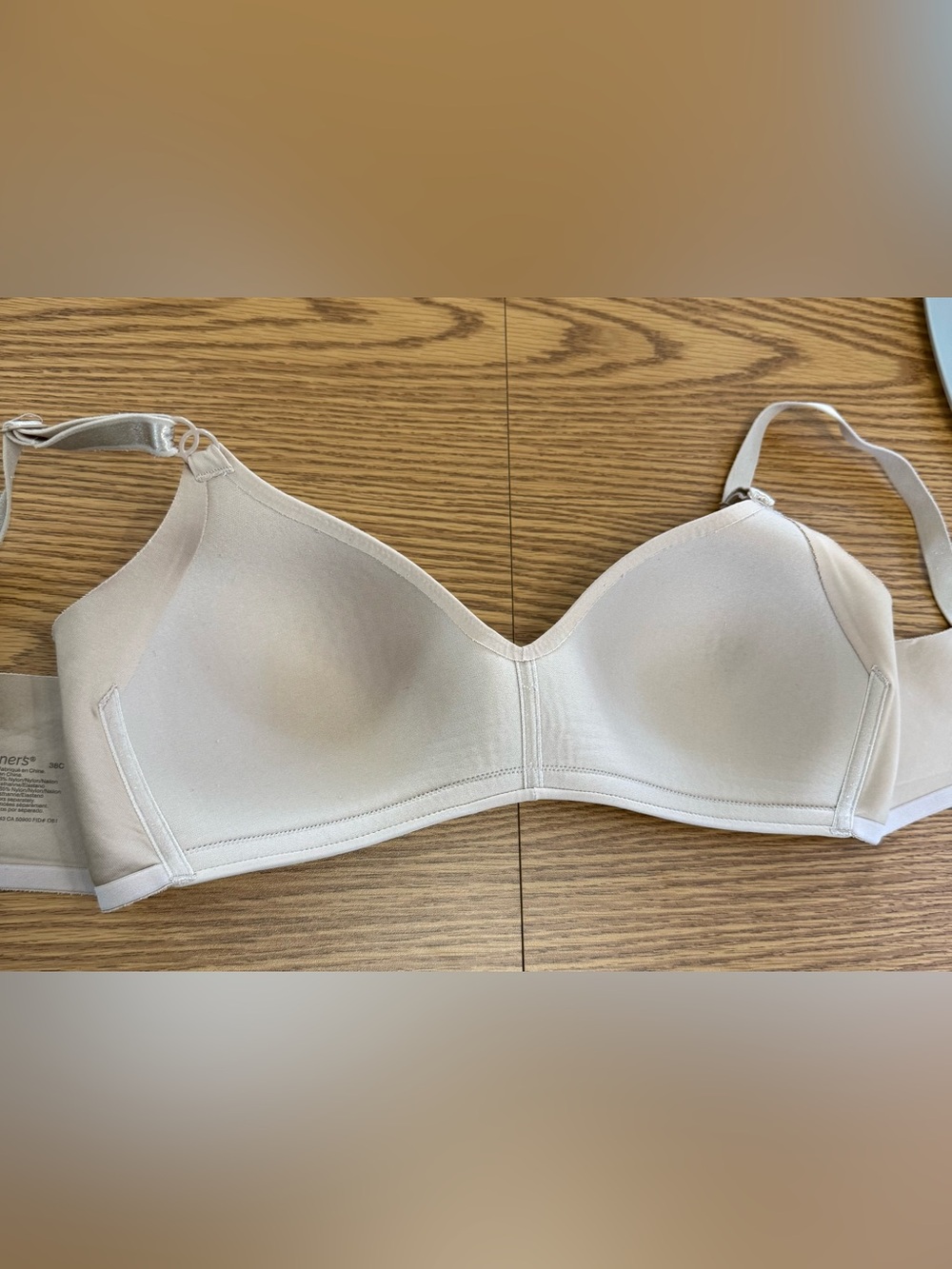 Warner’s Soft Taupe No Wire Soft Molded Cups. 2 hooks. Very soft, not stiff. - Picture 2 of 6